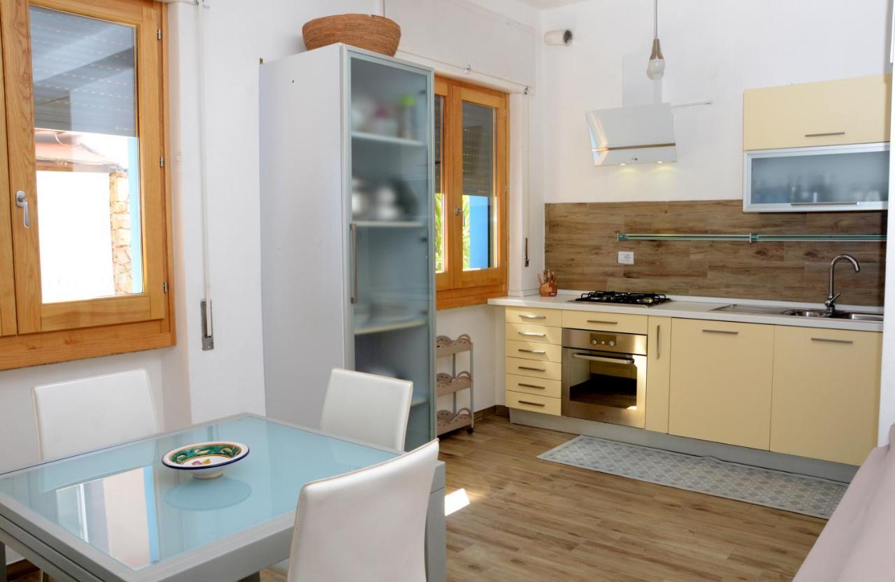 Apartments Villa Corrias Cala Liberotto Exterior foto